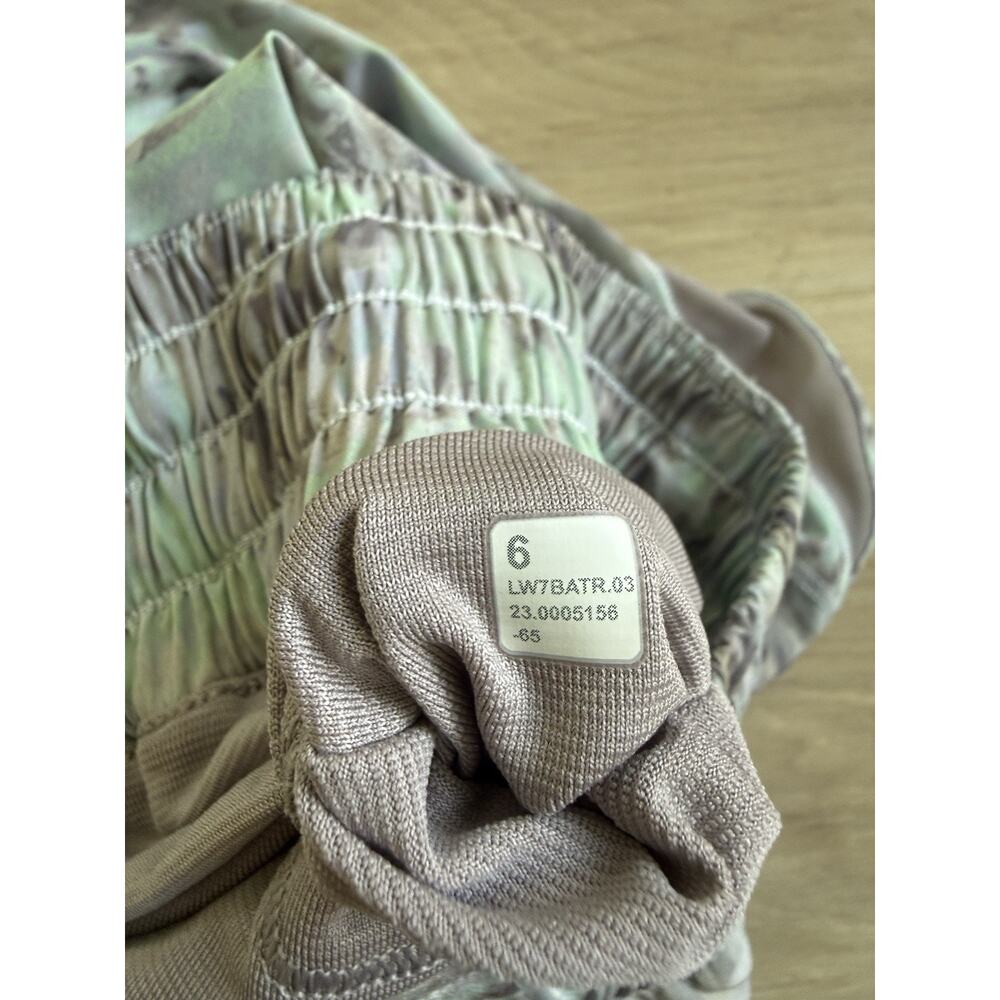 Lululemon Hotty Hot High-Rise Lined Shorts Plisse Bloom Multi Mauve Grey sz 6 - Picture 4 of 7